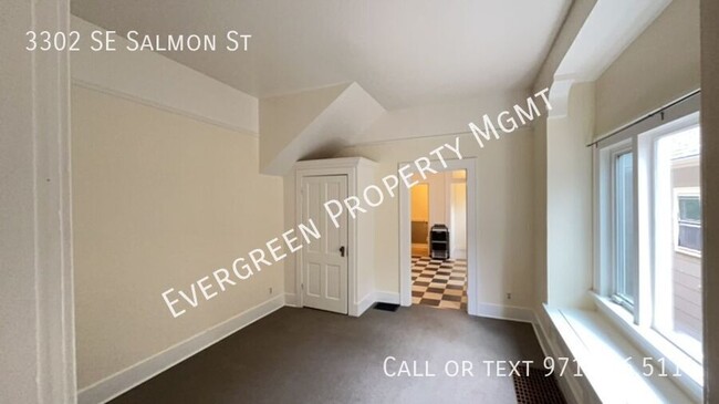 Building Photo - Charming 1BA Home Street Parking and Elect...