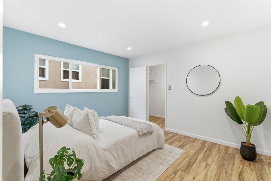 Building Photo - 3609 E 2nd St