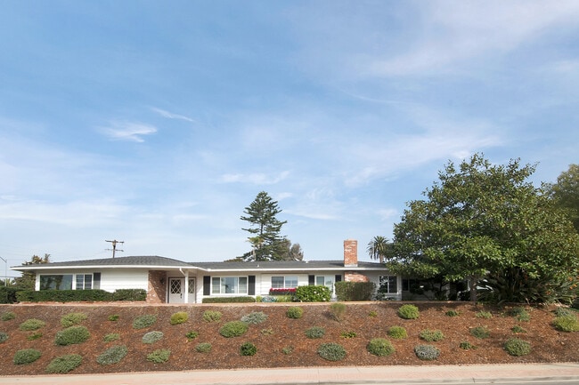 Building Photo - STUNNING & RARE LA JOLLA 3BD/2.5BA HOME WITH POOL! $8,995/mo