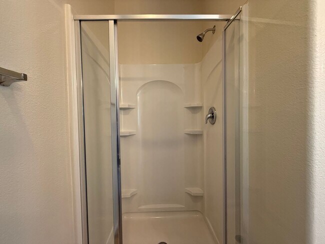 Building Photo - 3 BED 2.5 BATH 2 CAR GARAGE HOME w/ LOFT &...