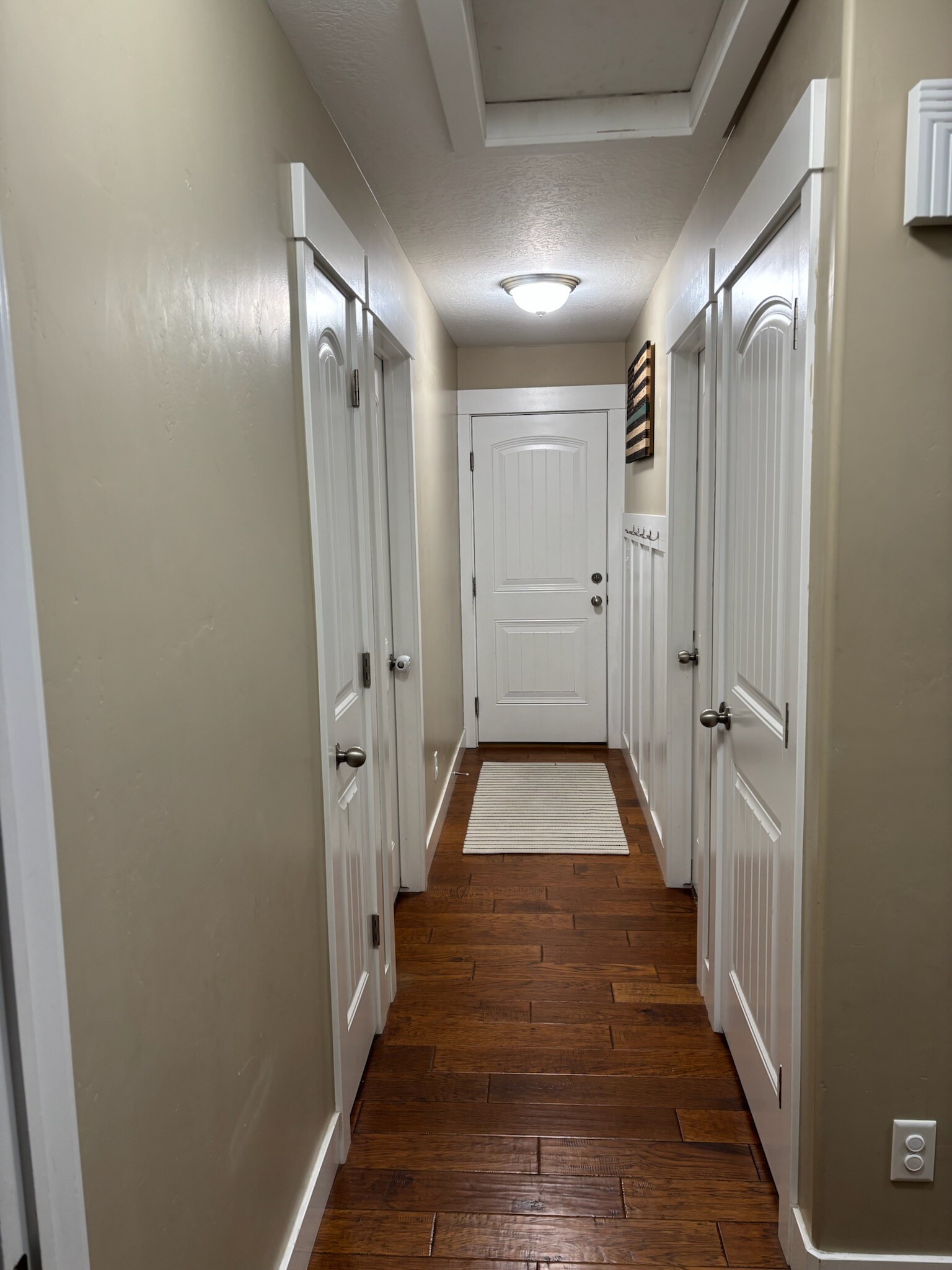 Main floor hallway - 2439 E Ox Yoke Dr