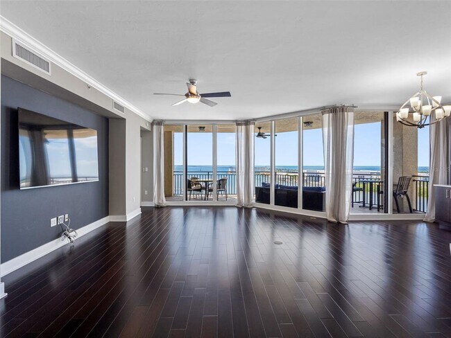 Building Photo - 5823 Bowen Daniel Dr