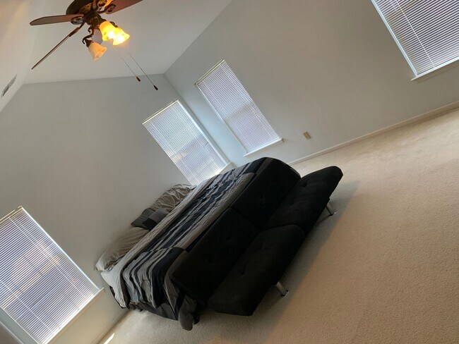 Building Photo - 3 Bedroom 2 Bathroom Single Family Condo