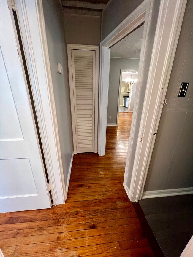 Building Photo - 171 Crenshaw St