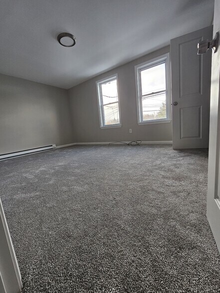 Building Photo - 1338 Main St