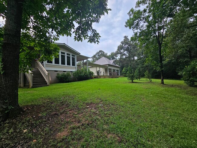 Building Photo - 1290 Tivoli Rd