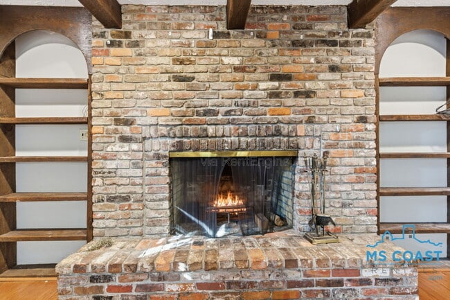 Building Photo - 339 Hilton Ave