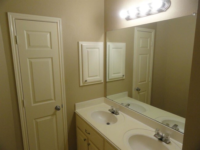Building Photo - 6310 Canyon Chase Dr