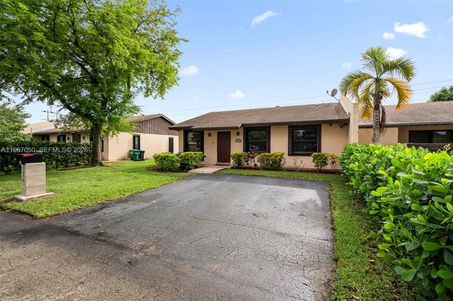 Building Photo - 11914 SW 125th Pl