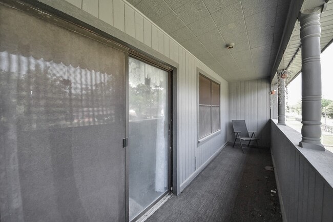 Building Photo - 17018 Water Oak Dr
