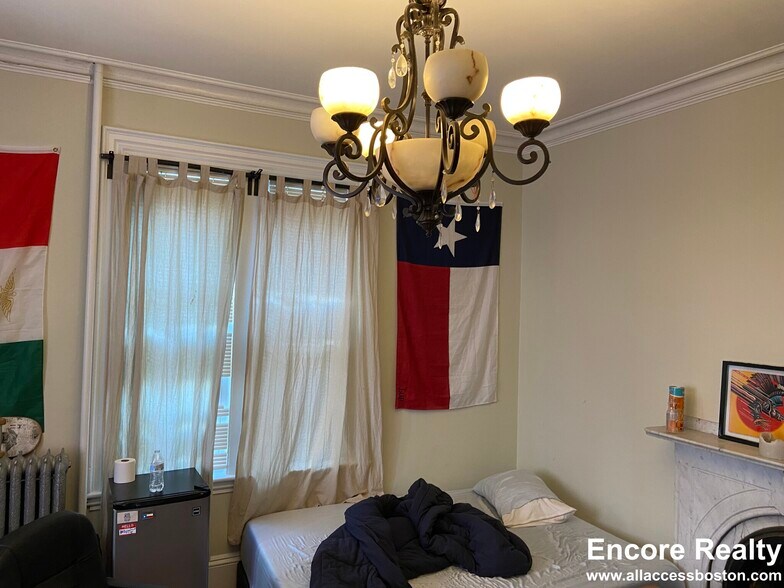 Building Photo - 45 Cherokee St