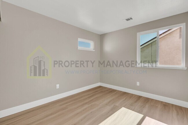 Building Photo - Completely Renovated 4-Bedroom Home with M...