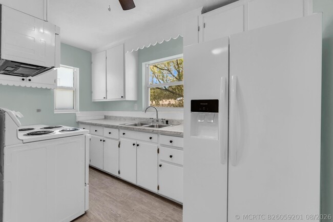 Building Photo - 434 49th St
