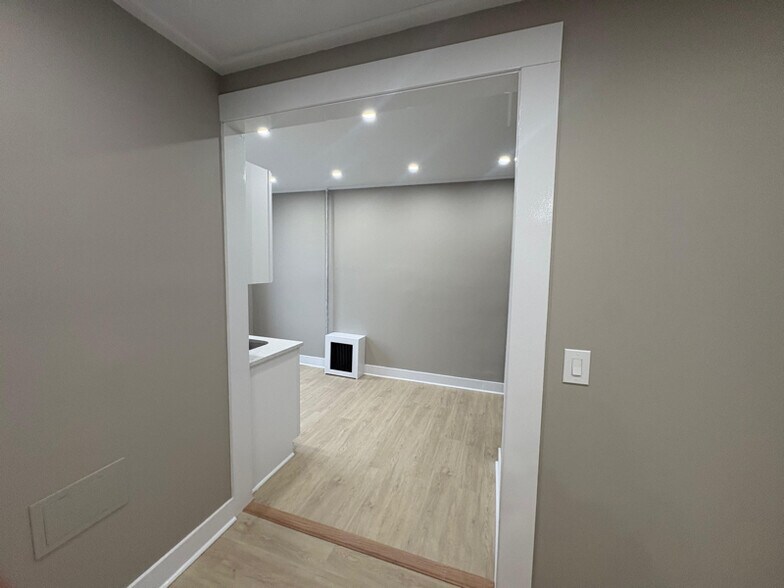 Building Photo - 38 Winans St