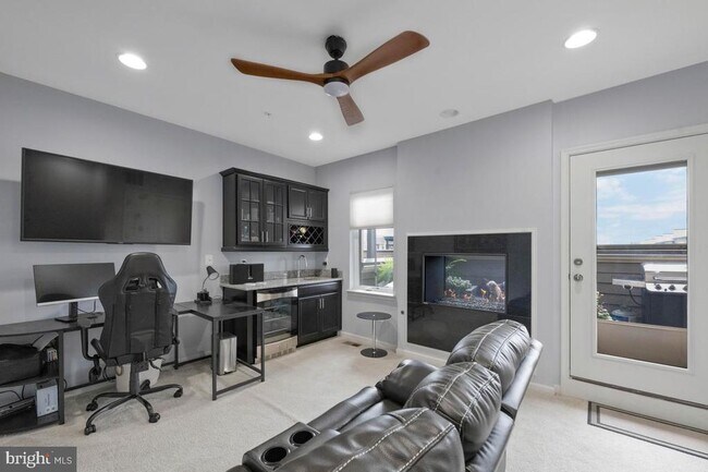 Building Photo - 518 Harborview Dr