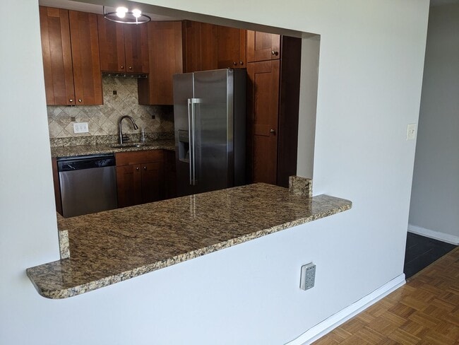 Building Photo - 2 Bedroom Condo in Towson