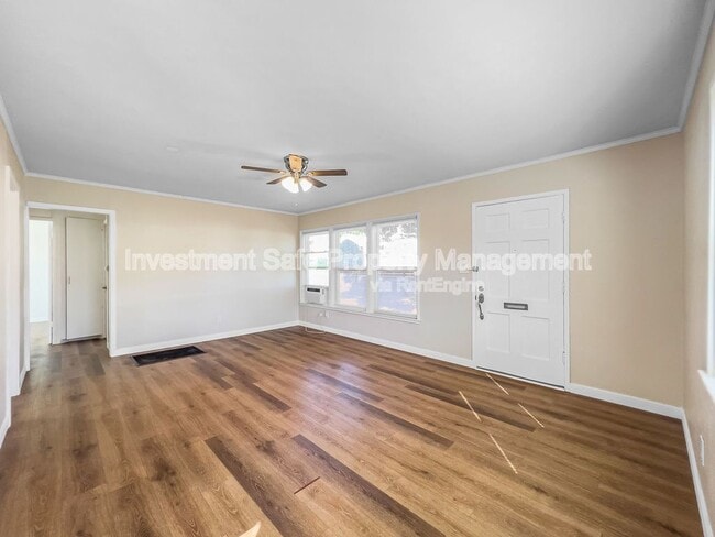 Primary Photo - 2332 Westwood St