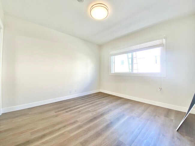 Building Photo - 515 S St Andrews Pl Los Angeles, CA 90020