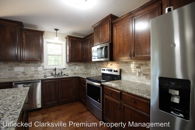 Building Photo - 5 br, 3 bath House - 1684 Putnum Drive