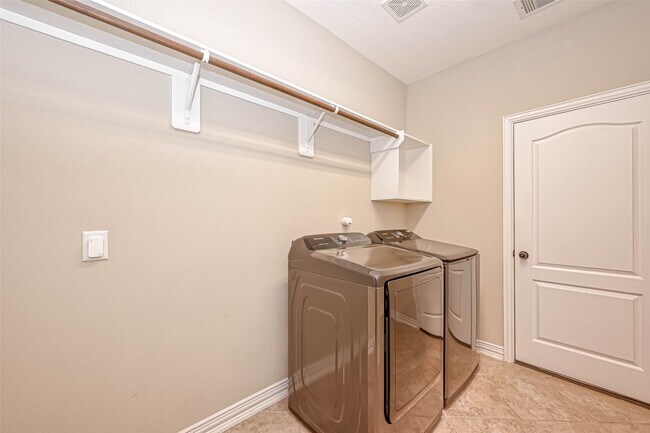 Building Photo - 17827 Circular Quay Ln