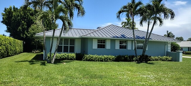 Building Photo - 9583 SE Little Club Way S