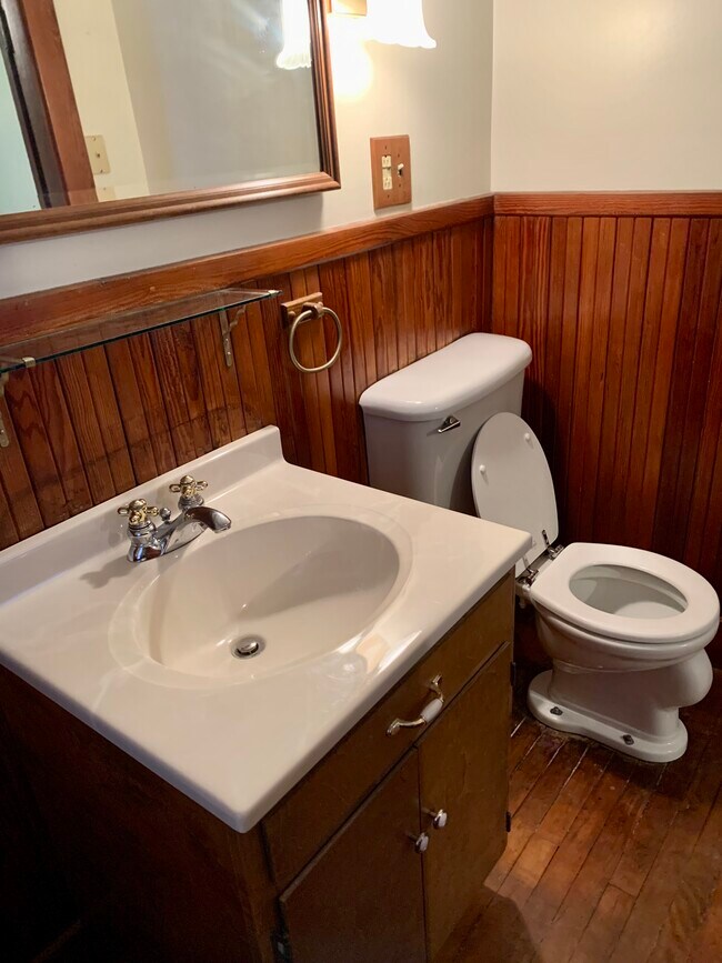 Building Photo - 6 Clark St