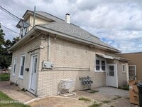 Building Photo - 121 Kossuth St
