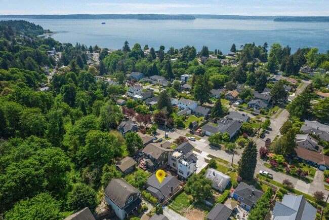 Building Photo - 6404 47th Ave SW