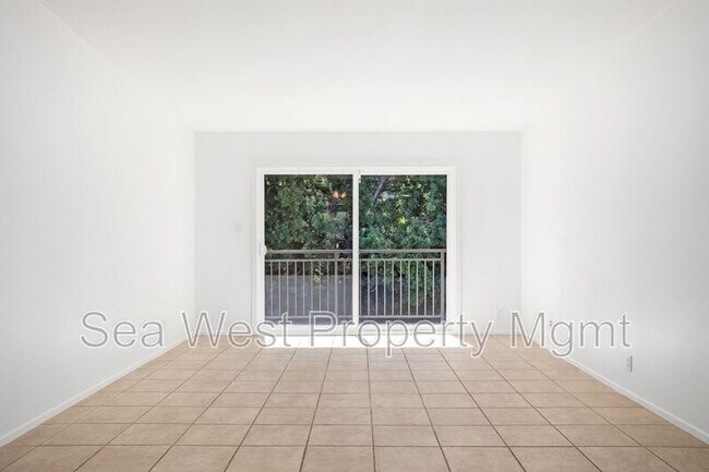 Building Photo - 820 Encinitas Blvd