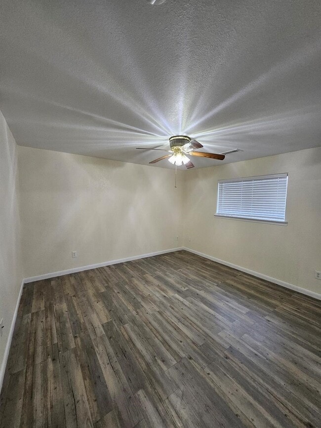 Building Photo - 2521 37th Ave N