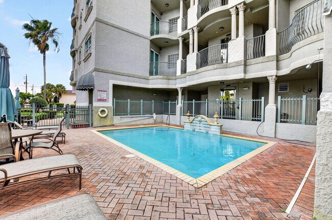 Building Photo - 616 SE 20th Ave