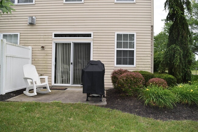 Building Photo - 3889 Thorngate Dr