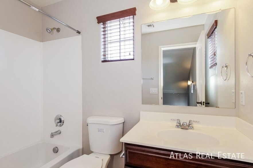 Building Photo - 2873 Claire Dr