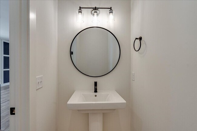 Building Photo - North Shore New Construction!