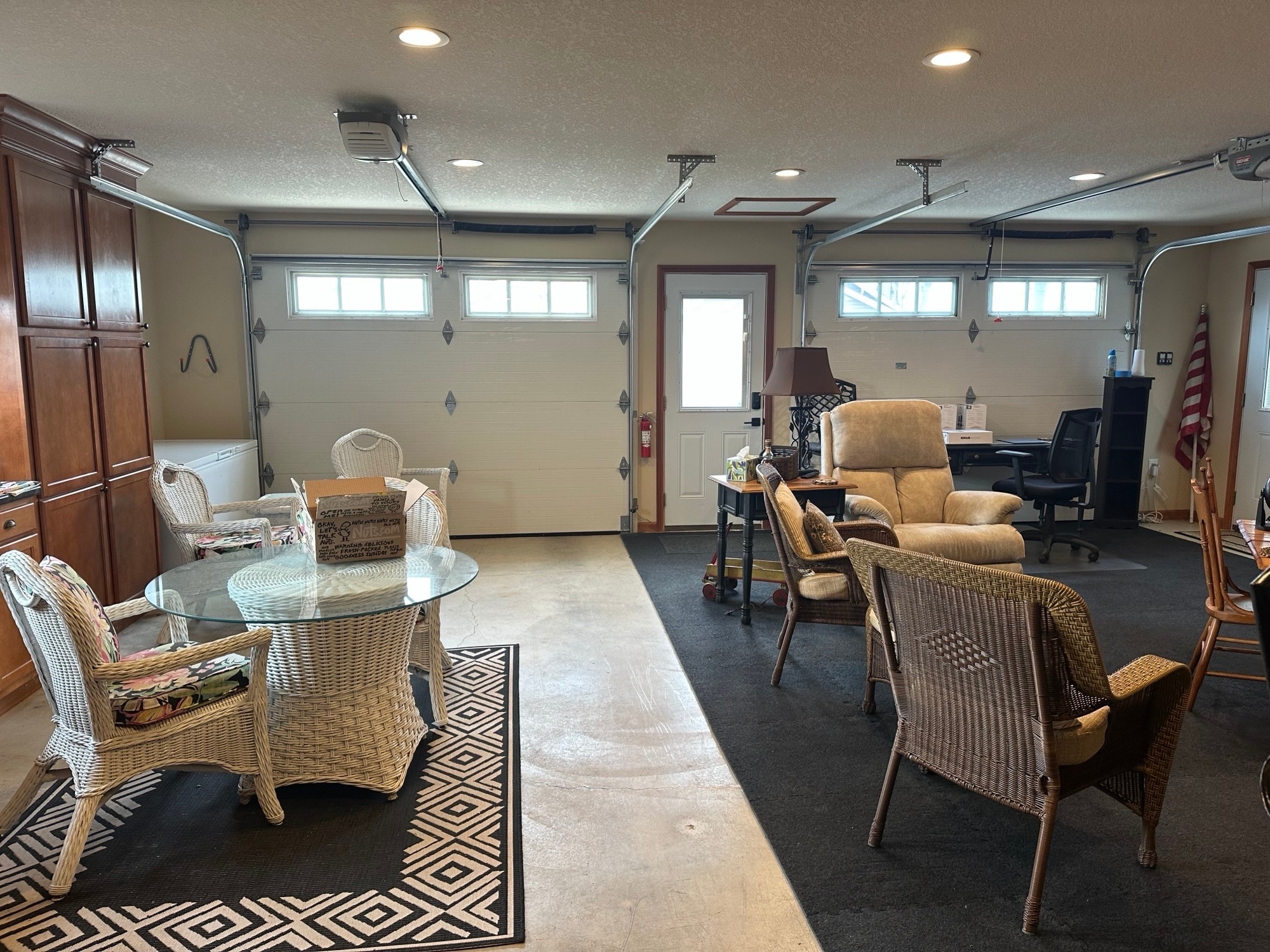 Building Photo - 7712 Walnut St