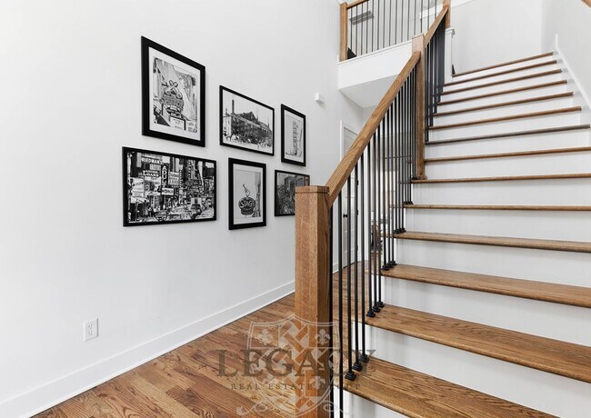 Building Photo - 2027 Rosemary Ln