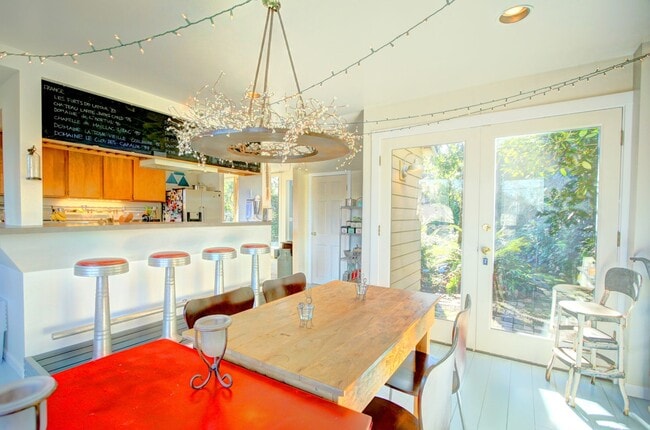 Building Photo - 3Bd/2Ba Montlake Home