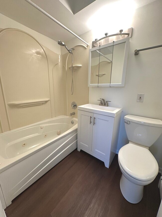 Building Photo - 2331 Ogden Ave