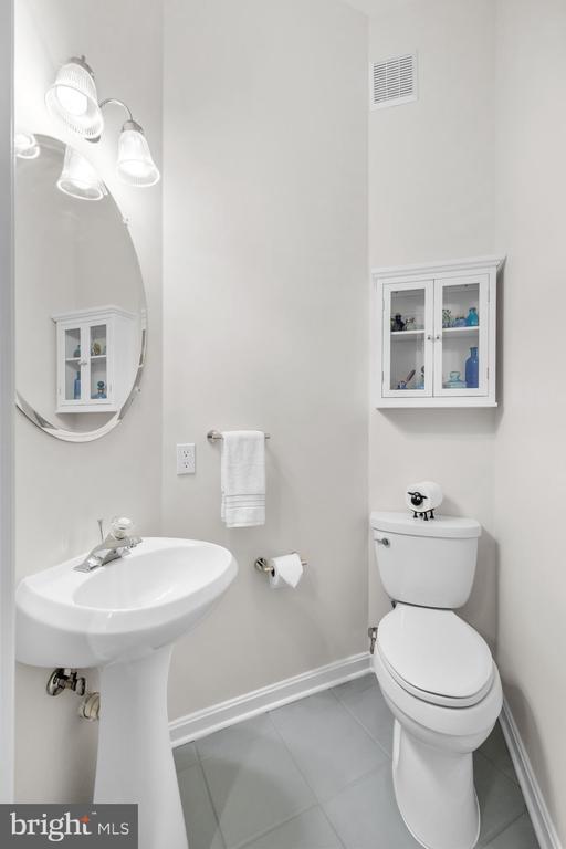 Building Photo - 4951 Brenman Park Dr