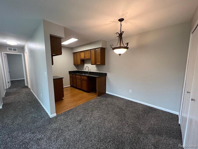 Building Photo - 34633 Clarkson Dr E