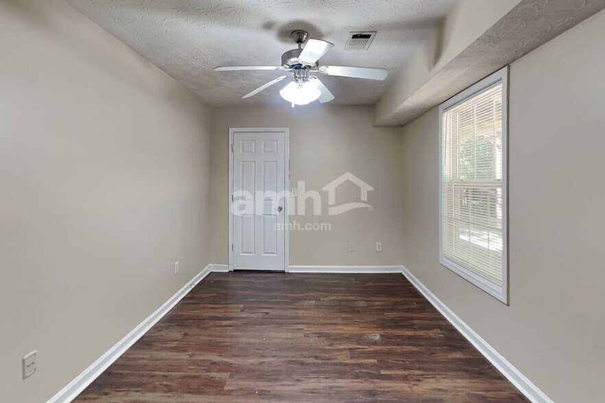 Building Photo - 4422 Keenly Valley Dr NE
