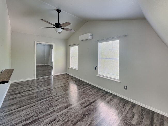 Building Photo - Private Back Unit Living with a Touch of Country Charm!
