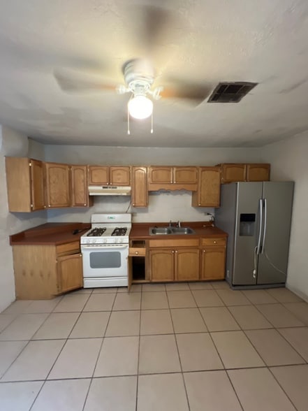 Building Photo - 2105 Magoffin Ave