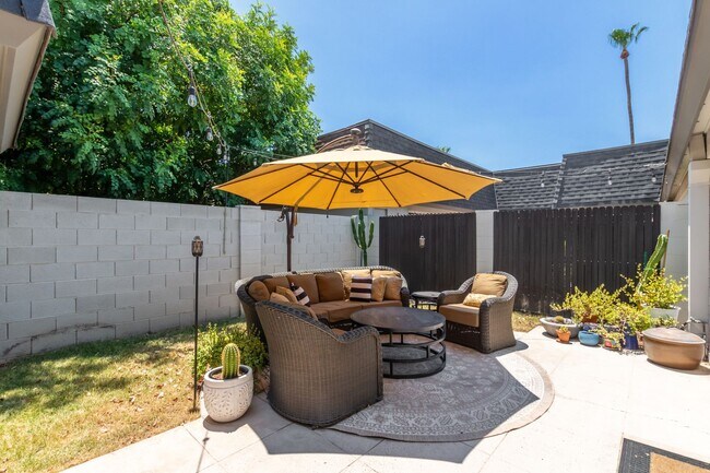 Building Photo - Spacious 2 Bed, 2 Bath Woodland Park Townhome