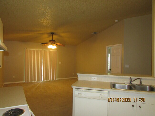 Building Photo - 700 Benton Dr