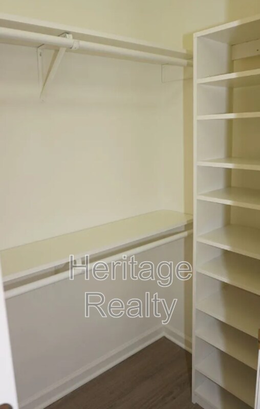 Building Photo - 867 Westgate Dr