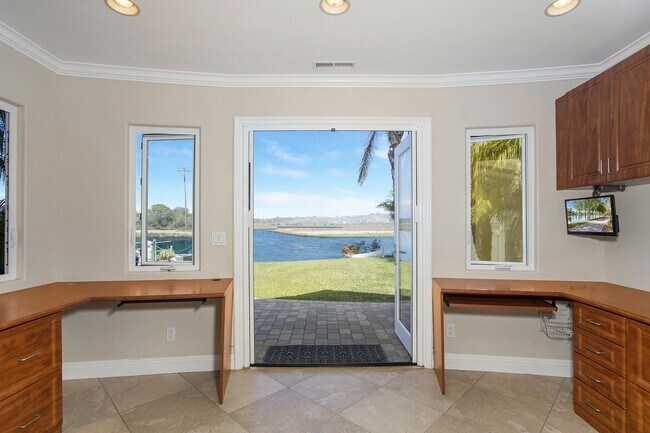 Building Photo - 218 Highland St