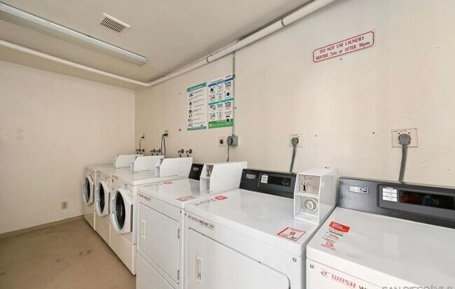 Building Photo - 2 Bedroom 1st Level Condo - SDSU AREA