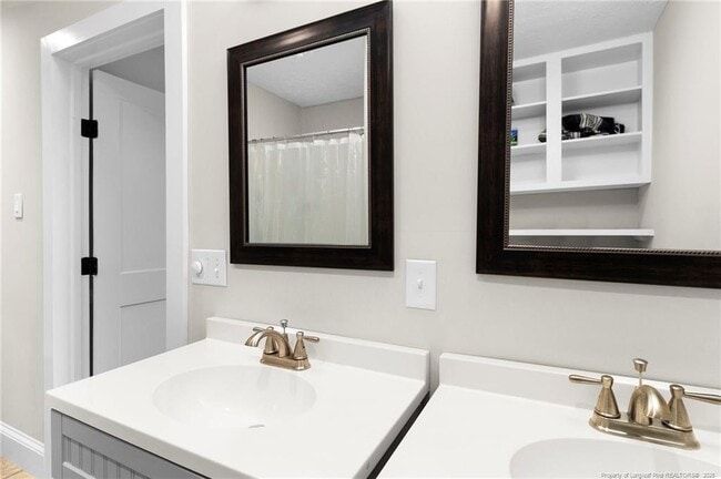 Building Photo - 2219 Westdale Dr