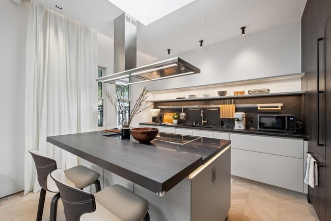 Building Photo - 2783 Filbert St